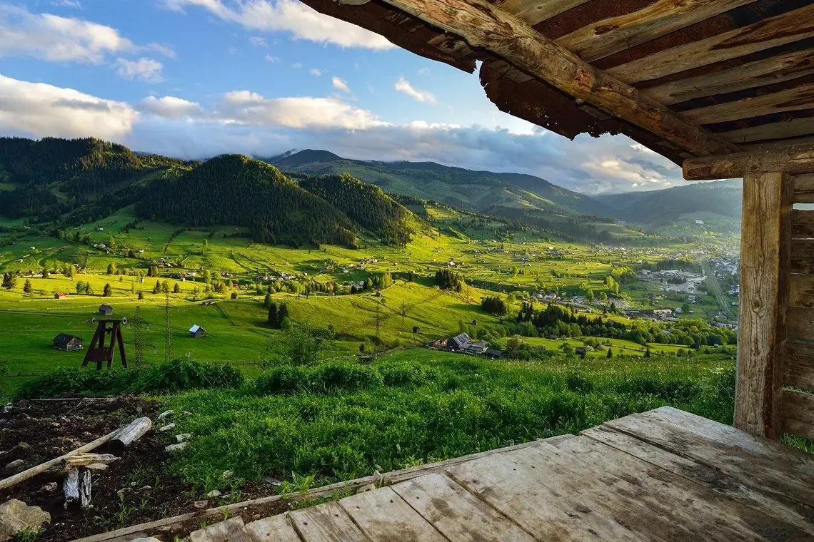 Pojorâta and the surrounding mountains, seen from under wooden eaves